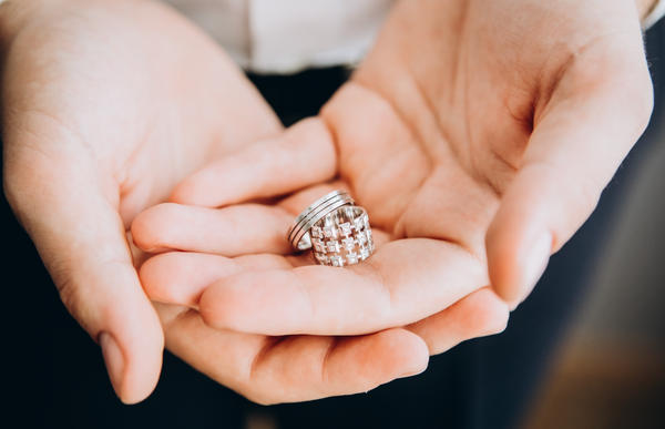 Should Men's Wedding Band Have Diamonds?