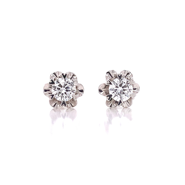 18k White Gold Diamond Stud Earrings With Floral Cut Edging