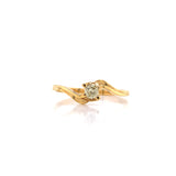 yellow gold twisting prongs diamond ring
