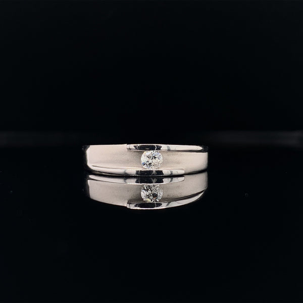 Satin and polished gold edge diamond ring