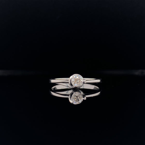 circular centre diamond ring