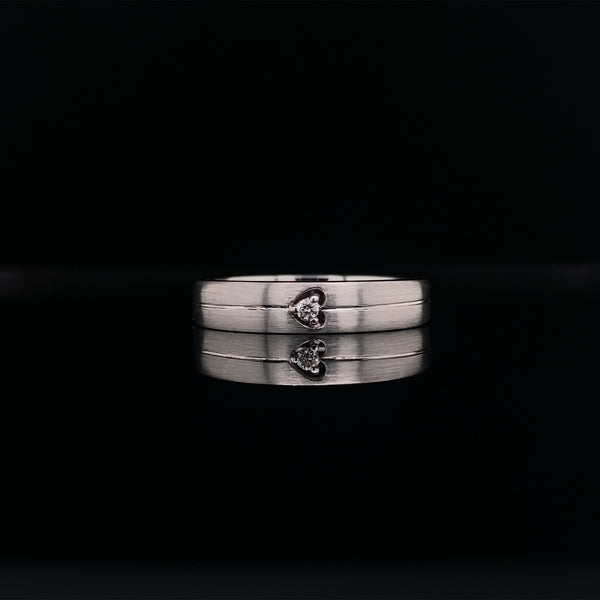 men's satin finish with centre groove and heart design wedding band
