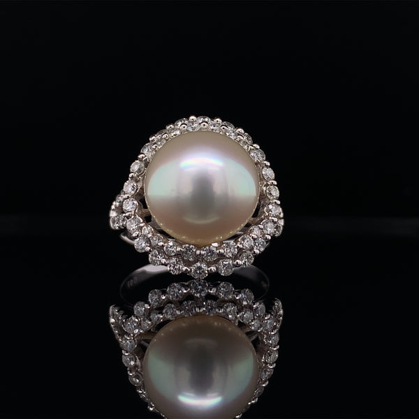 Round Halo Diamond Pearl Ring