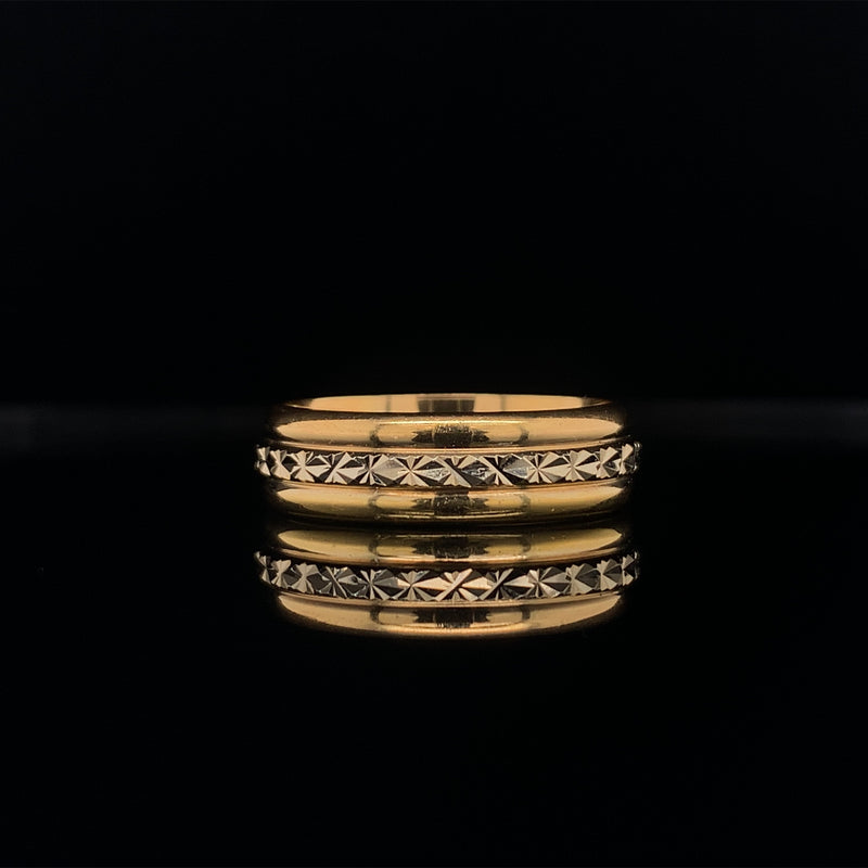 yellow gold etching wedding ring with polished edge