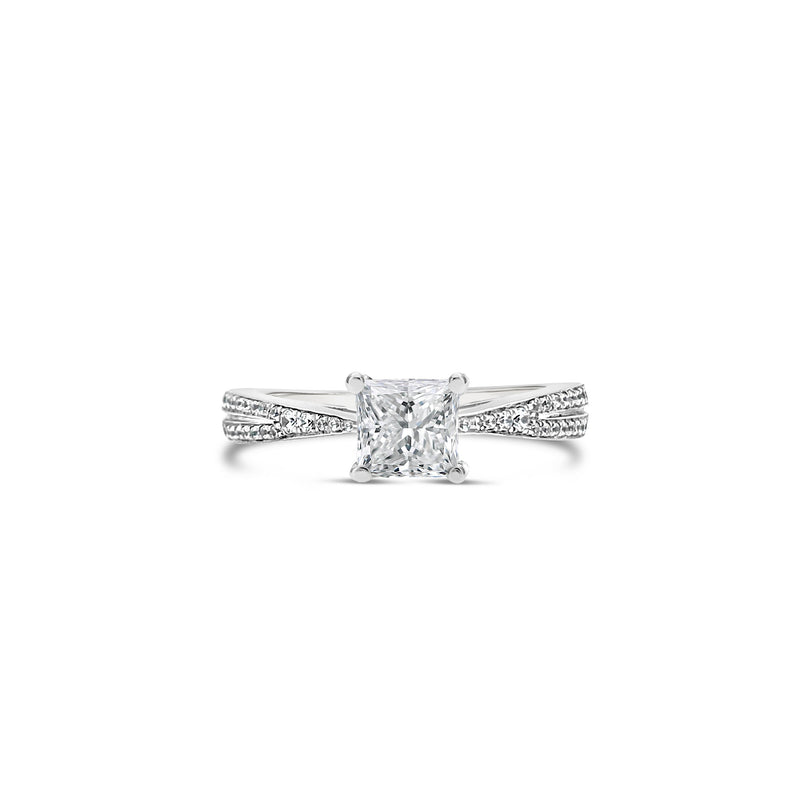 Princess cut diamond engagement ring